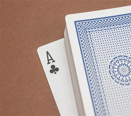 Nâng Cao Trình Độ Chơi Game Của Bạn: Phân Tích Quy Tắc Cược Mù Texas Hold'em